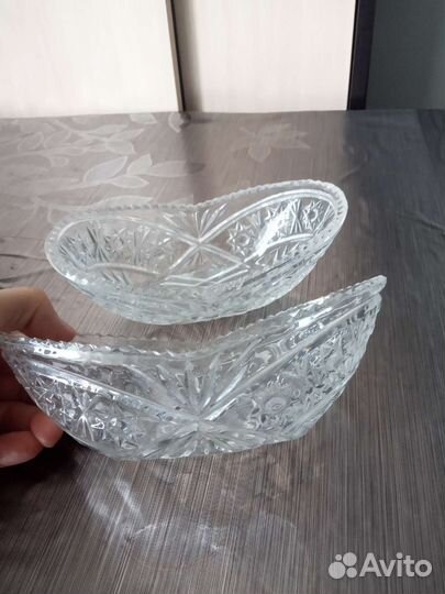 Хрустальные вазы и ваза для цветов