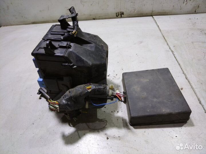 Блок предохранителей под капот Suzuki Grand Vitara