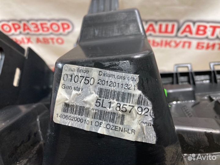 Накладка на торпедо Skoda Yeti хэтчбек 2012