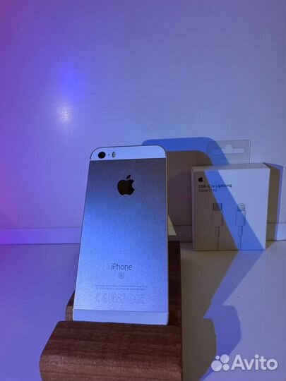 iPhone SE, 32 ГБ