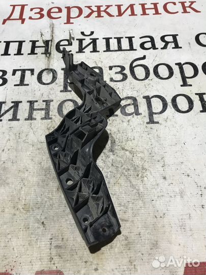 Кронштейн фар левый Citroen C-Crosser