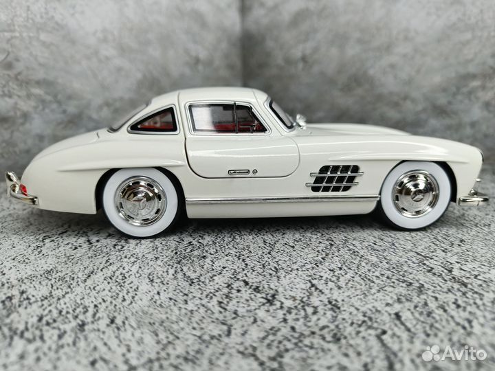 Модель Автомобиля Mercedes 300SL
