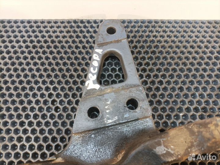 7484099250 Кронштейн передней рессоры