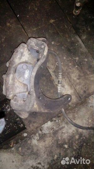 Тормозной суппорт передний левый Nissan Atlas