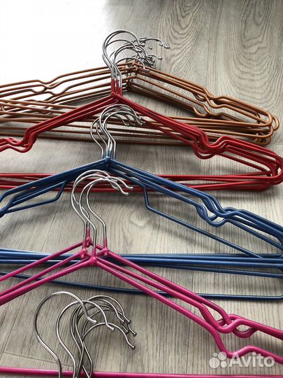 Плечики в очень хорошем состоянии