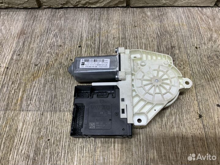 Seat Leon 1.6 BSE Моторчик стеклоподъемника