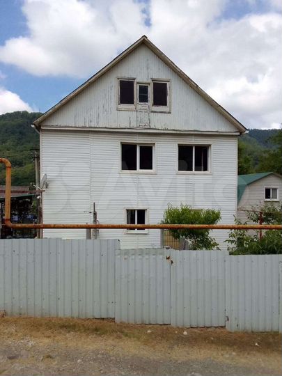 Дом 200 м² на участке 5 сот.