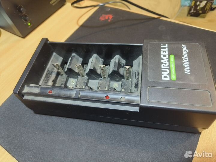Зарядка для батареек и крон Duracell