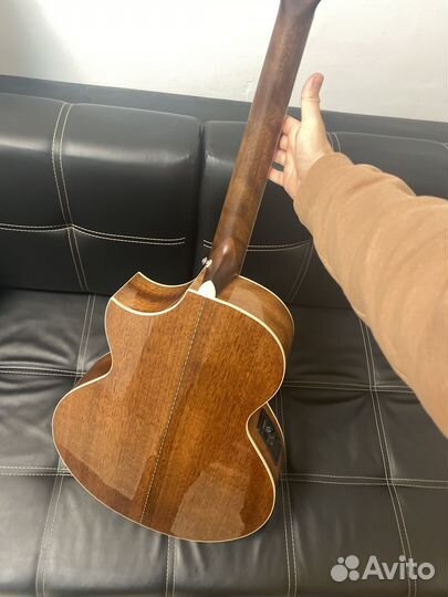 Акустическая гитара