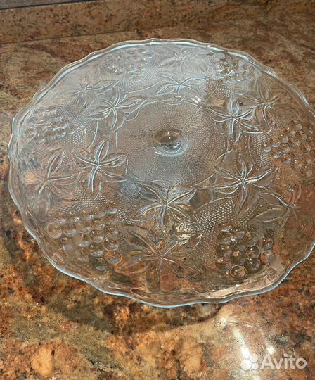 Тортница на ножке