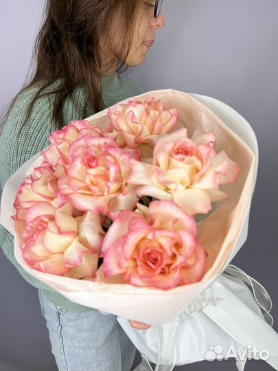 Букет роз французских бело розовых