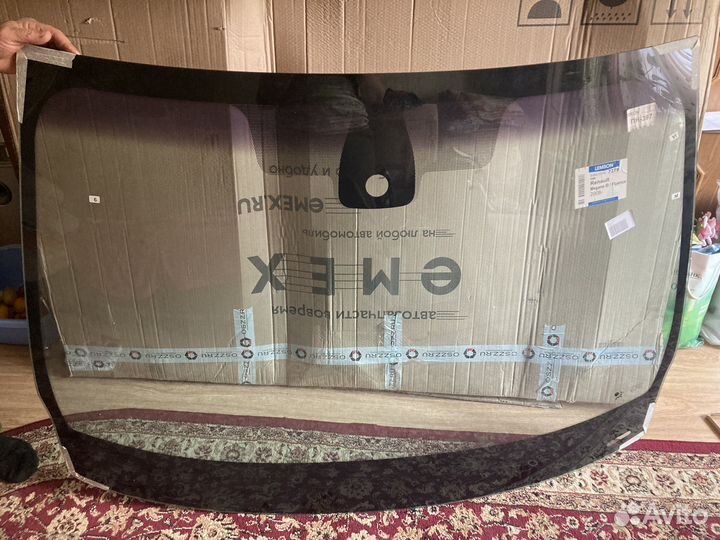 Лобовое стекло на Renault Fluence