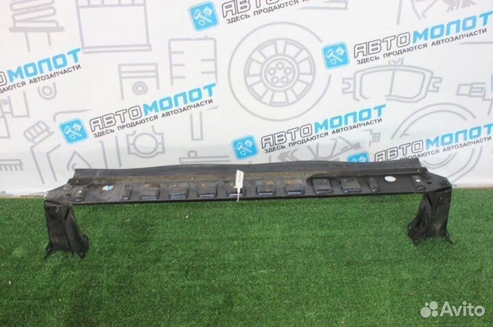 Рамка радиатора Volvo V70 Iii BW