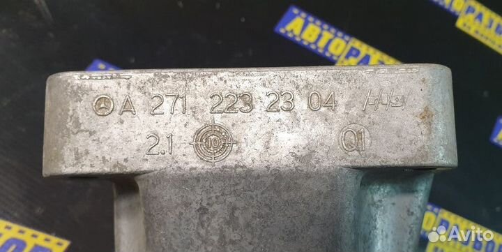 Кронштейн двигателя правый Mercedes-Benz C-класс