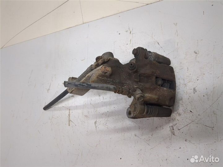 Суппорт Nissan Primera P11, 2000