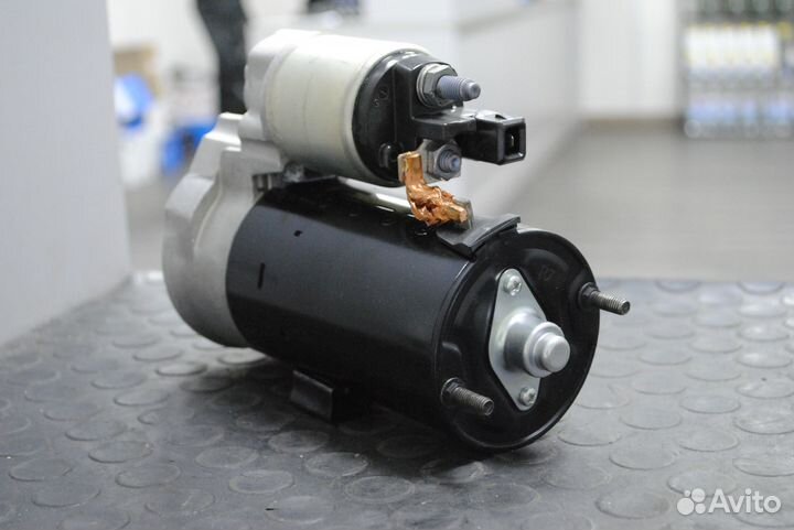 Стартер BMW 760 E65 6.0 новый Bosch