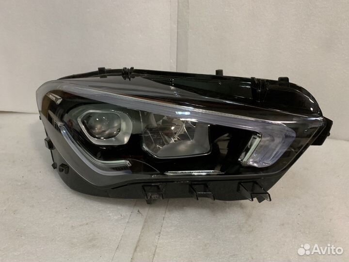 Фара правая Mercedes W118 LED