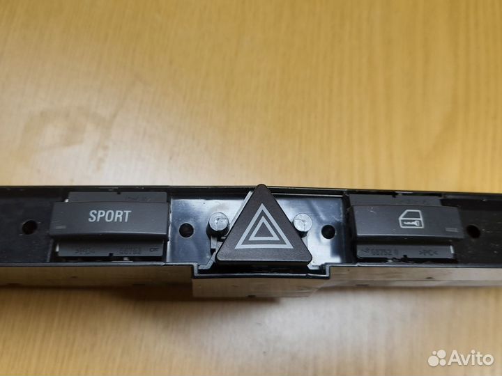 Кнопка аварийной сигнализации Opel Astra H