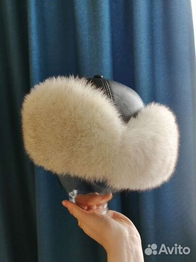 Женские меховые шапки