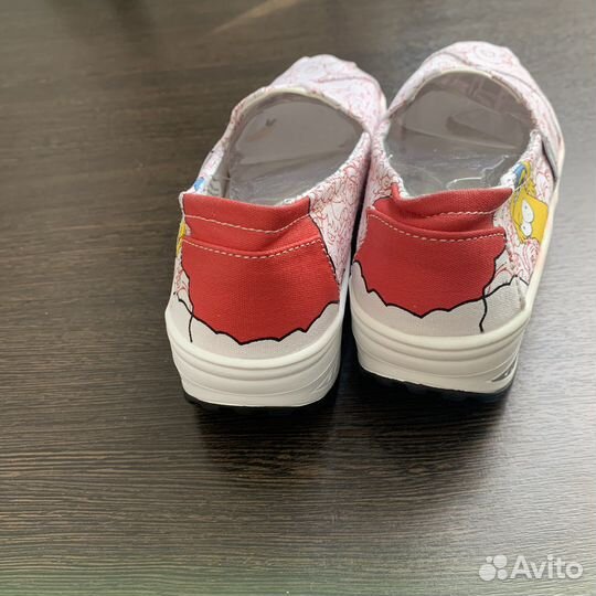 Кроссовки новые