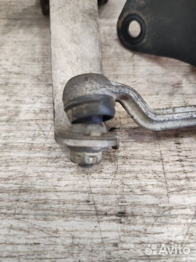 Датчик положения кузова передний Toyota Avensis