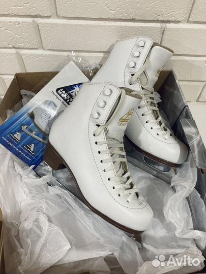 Фигурные коньки jackson