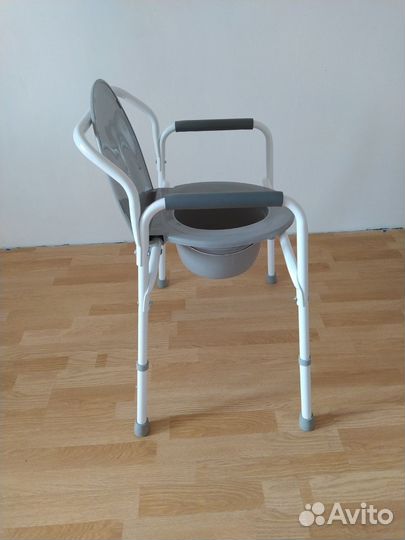 Стул-кресло для пожилых и инвалидов