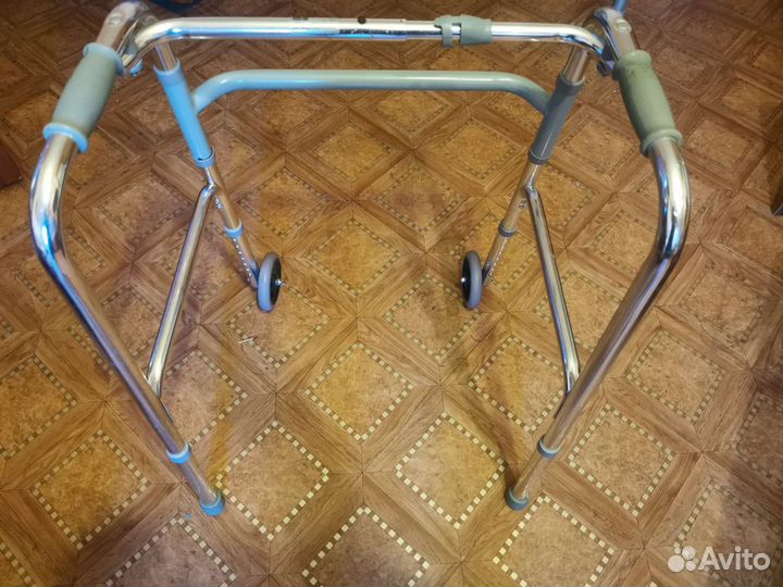 Ходунки для взрослых с колесами