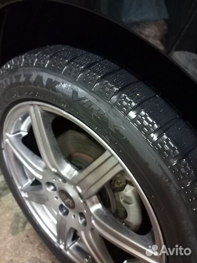 Bridgestone Blizzak VRX 215/50 R17