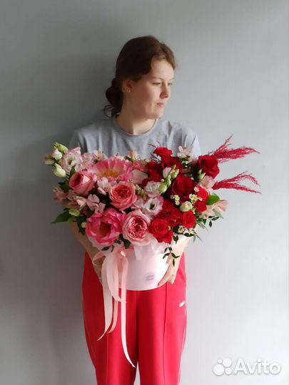 Яркая Композиция в коробке с пионовидными розами