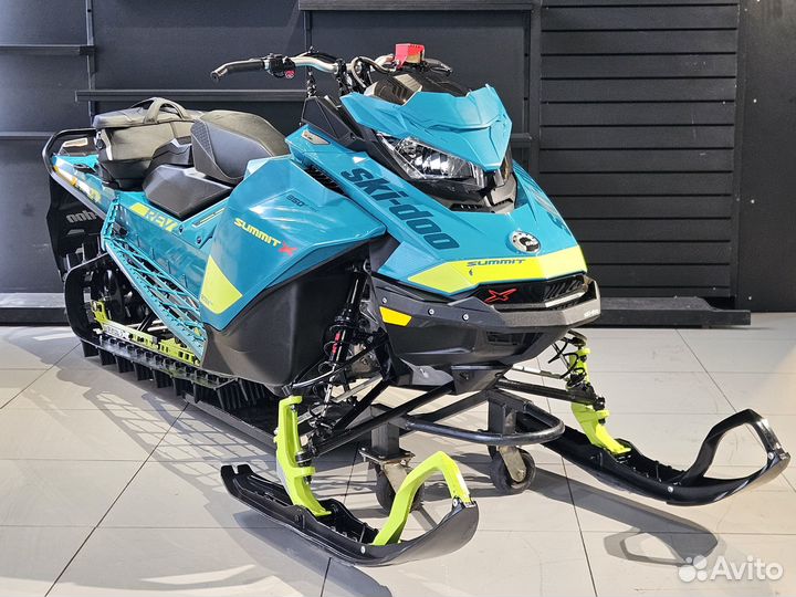 BRP Ski-Doo Summit X 154 850 E-TEC shot 2020