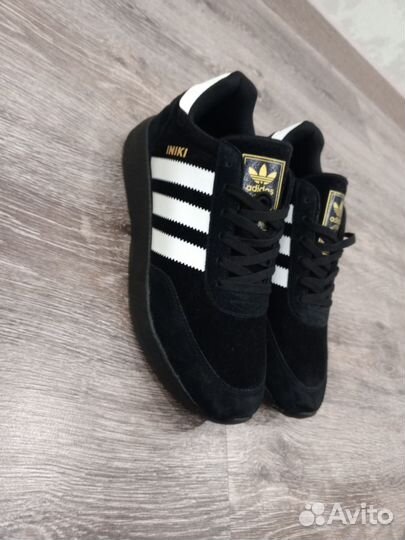 Кроссовки новые