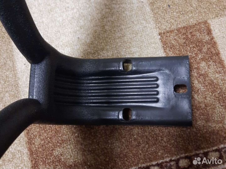 Подлокотник на компьютерное кресло