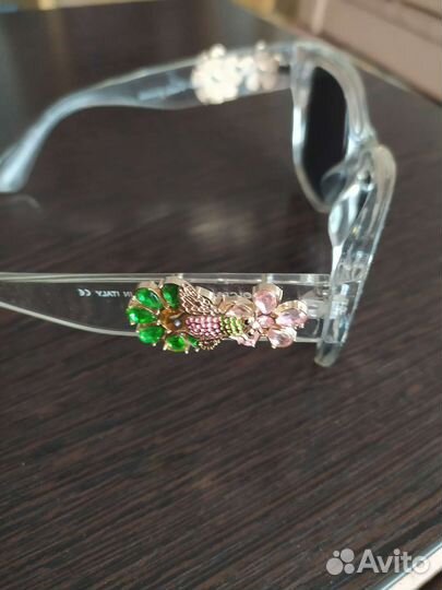 Солнечные очки женские