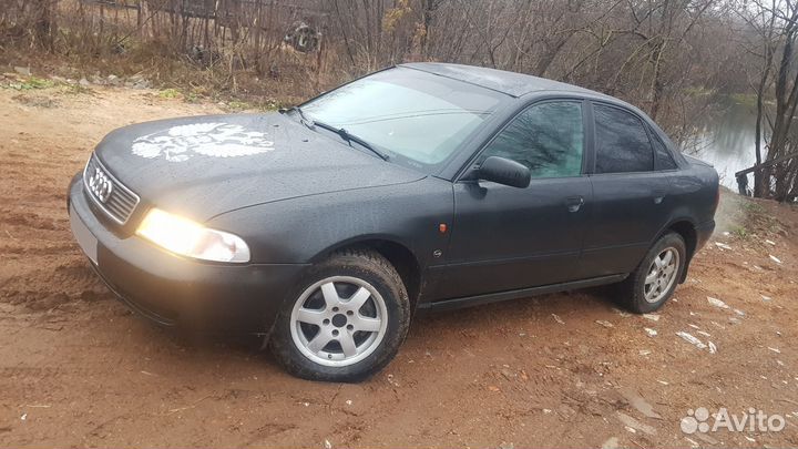Audi A4 1.6 МТ, 1995, 295 128 км