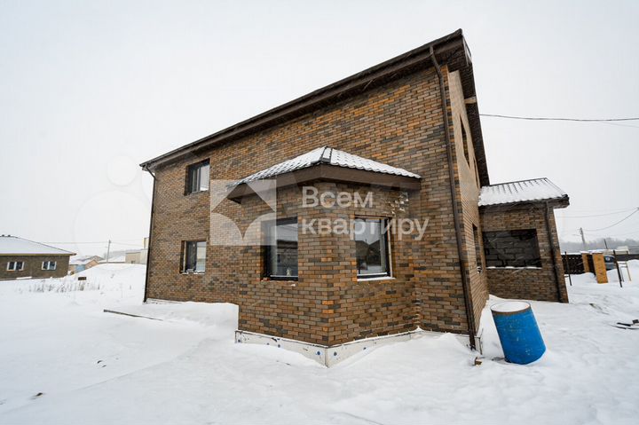 Коттедж 214 м² на участке 9 сот.