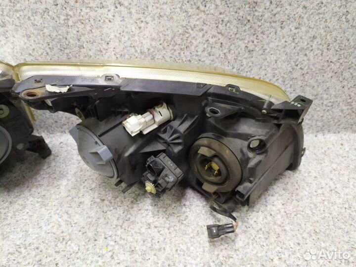 Фара передняя Toyota Avensis T250 2007
