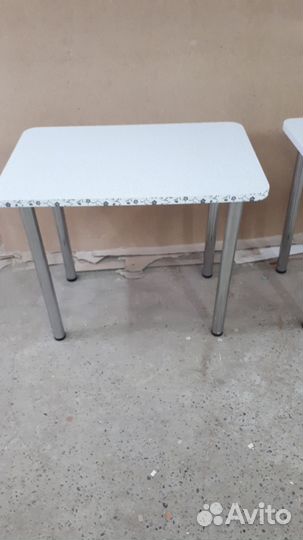 Стол кухонный