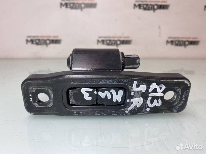 Петля задней правой двери Mercedes W213
