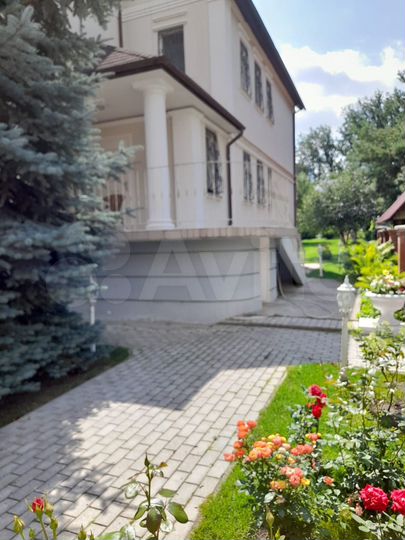 Дом 318 м² на участке 7,7 сот.