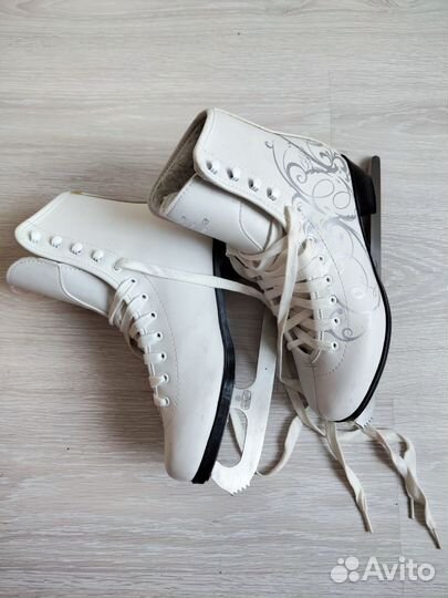 Коньки фигурные женские 39 размер
