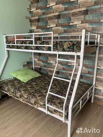 Двухъярусная кровать