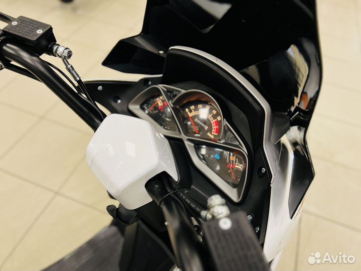 Скутер новый бензиновый 180куб.(49 документы)