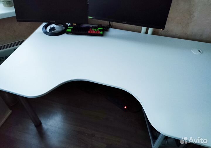 Игровой компьютерный стол