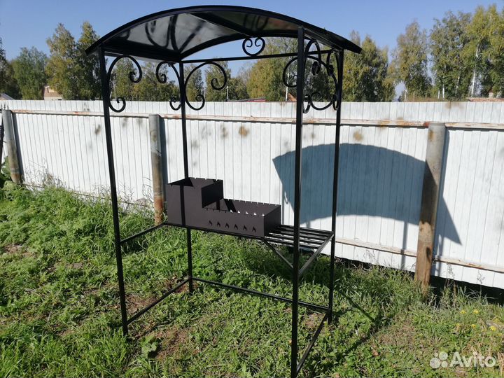 Мангальная зона под крышей