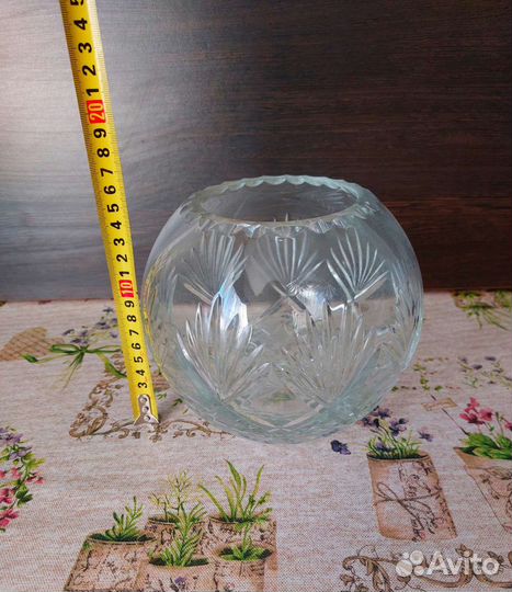 Круглая хрустальная ваза для конфет