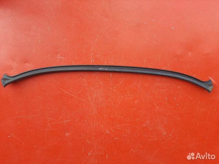 Молдинг стекла задний Lexus Ls