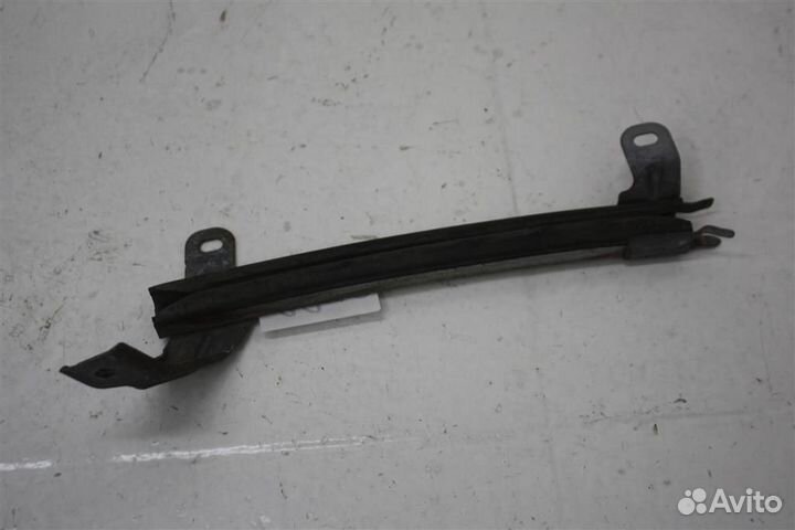 Направляющая стекла двери передней правой Nissan