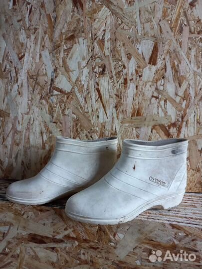 Резиновые сапоги, сланцы