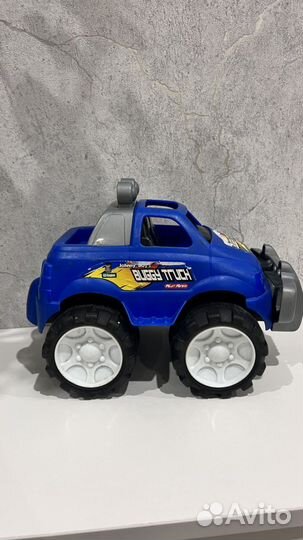 Внедорожник игрушка